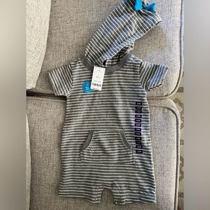 Carter’s Hooded Onesie 24m